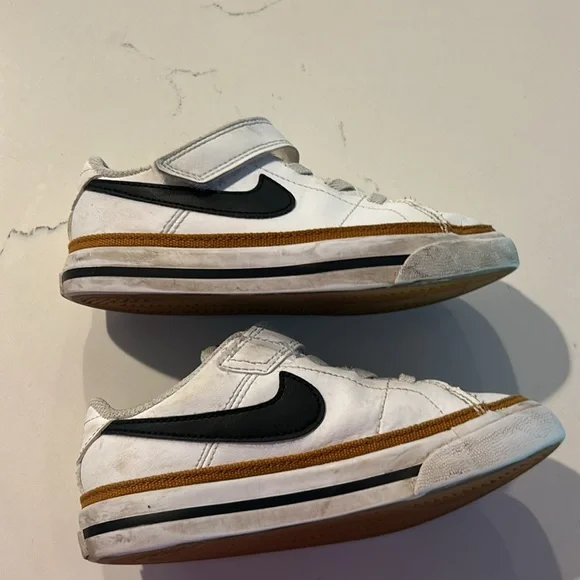 NIKE KIDS size 9 GUC - Picture 3 of 6